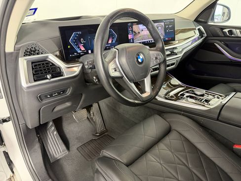 Used 2024 BMW X7 xDrive40i w/ Premium Package image 4