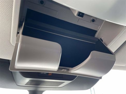 Used 2023 Nissan Pathfinder SV image 29