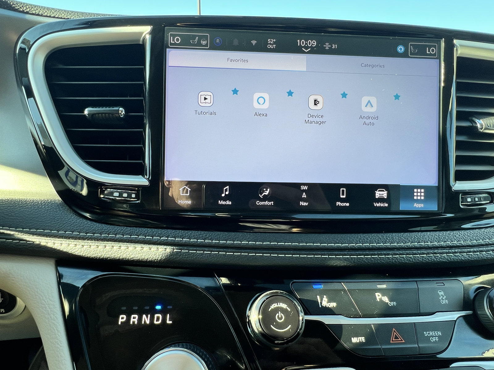 Used 2024 Chrysler Pacifica Limited FWD image 37