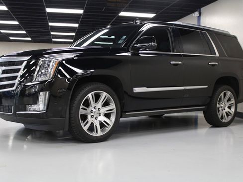 Used 2019 Cadillac Escalade Premium Luxury image 6
