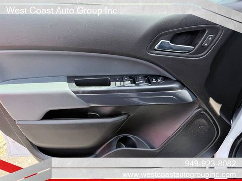 Used 2017 Chevrolet Colorado Z71 AWD/4WD image 17