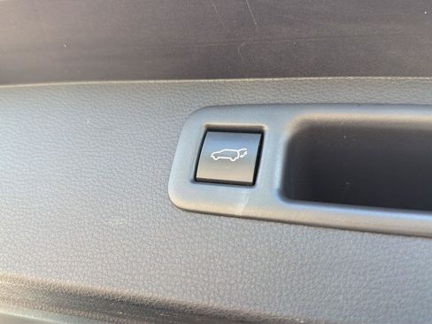 Used 2023 Toyota Highlander XLE FWD image 36