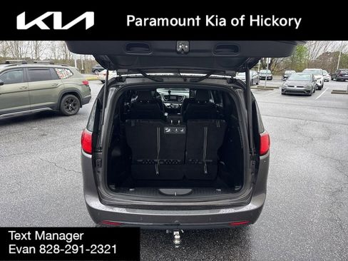 Used 2020 Chrysler Pacifica Touring-L Plus image 10