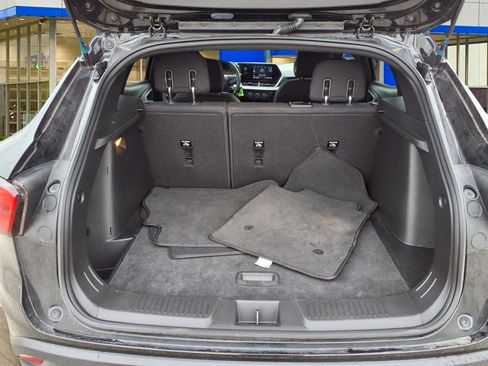Used 2025 Chevrolet Trax RS w/ Sunroof Package FWD image 24