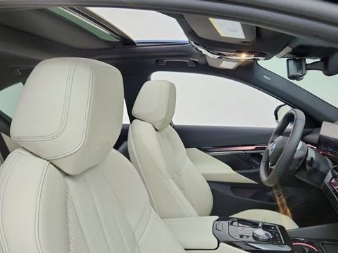 Used 2025 BMW i5 xDrive40 w/ Premium Package image 21