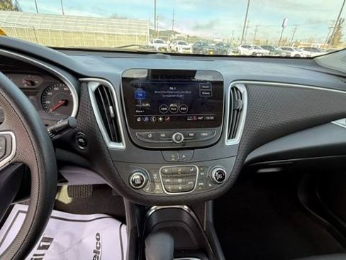Used 2024 Chevrolet Malibu LT image 18
