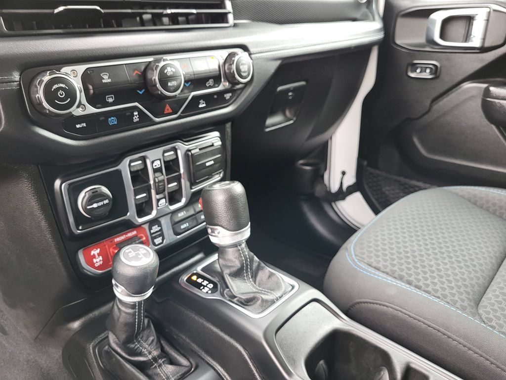 Used 2024 Jeep Wrangler Unlimited Rubicon 4xe AWD/4WD image 23