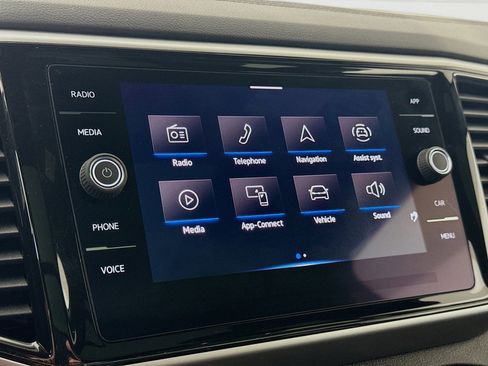 Certified 2022 Volkswagen Atlas Cross Sport SE w/ Panoramic Sunroof Package image 16