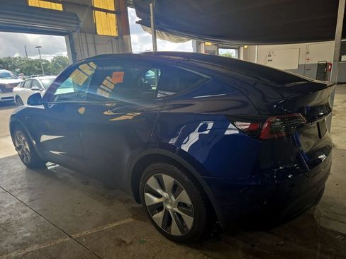 Used 2023 Tesla Model Y Long Range AWD/4WD image 3