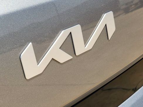 Certified 2025 Kia Soul LX w/ LX Technology Package FWD image 11