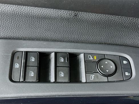 Used 2025 Nissan Pathfinder SV AWD/4WD image 15