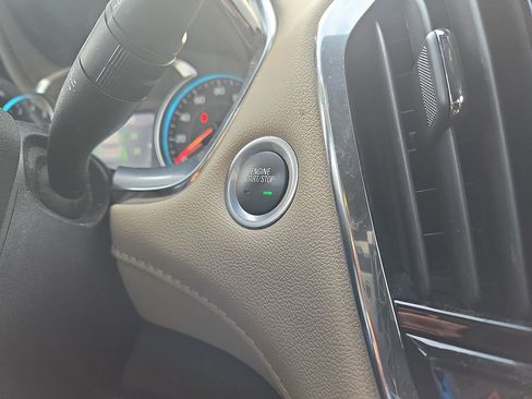 Used 2023 Chevrolet Traverse LT image 28