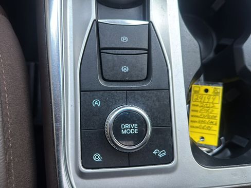 Used 2022 Ford Explorer King Ranch w/ Premium Technology Package image 46