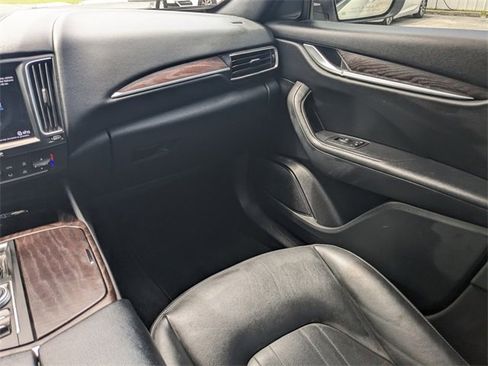 Used 2019 Maserati Levante image 17