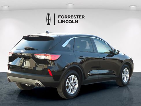 Used 2020 Ford Escape SE image 3
