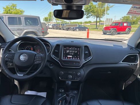 Used 2022 Jeep Cherokee Trailhawk w/ Comfort/Convenience Group AWD/4WD image 2