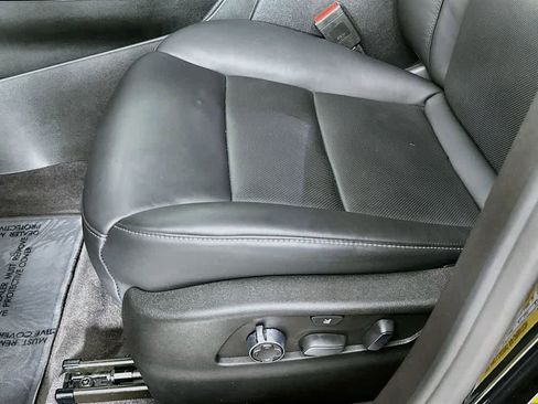 Used 2023 Cadillac XT4 Premium Luxury w/ Technology Package FWD image 30