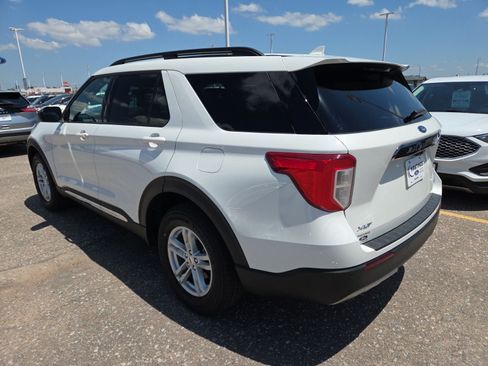 Certified 2022 Ford Explorer XLT w/ Equipment Group 202A AWD/4WD image 3