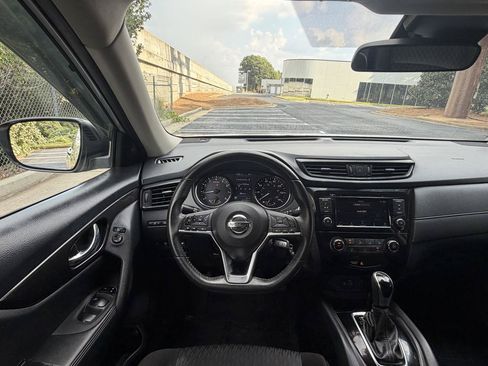 Used 2019 Nissan Rogue S w/ Special Edition Package FWD image 20