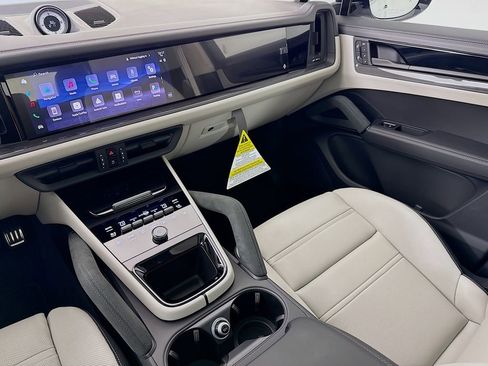 Certified 2026 Porsche Cayenne GTS AWD/4WD image 28