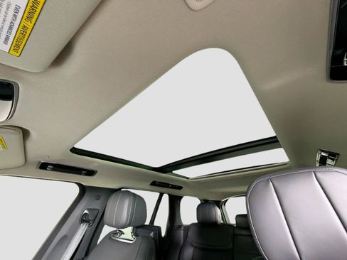 Certified 2025 Land Rover Range Rover SE AWD/4WD image 21
