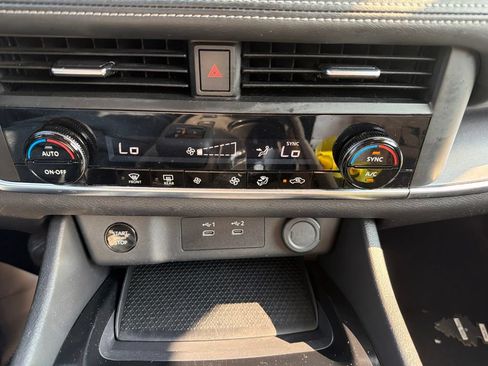 Used 2024 Nissan Rogue SV FWD image 23