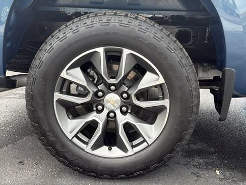 Used 2024 Chevrolet Silverado 1500 LT AWD/4WD image 9