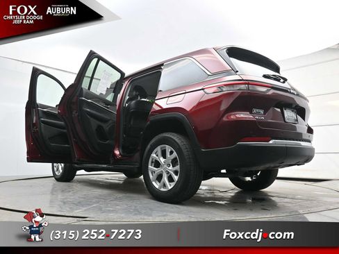 Used 2023 Jeep Grand Cherokee Limited image 36