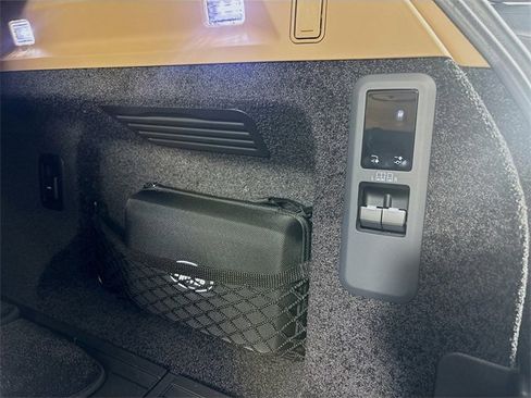 New 2025 Land Rover Range Rover SE image 24