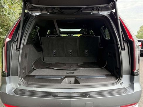 Used 2022 Cadillac Escalade ESV Premium Luxury image 11