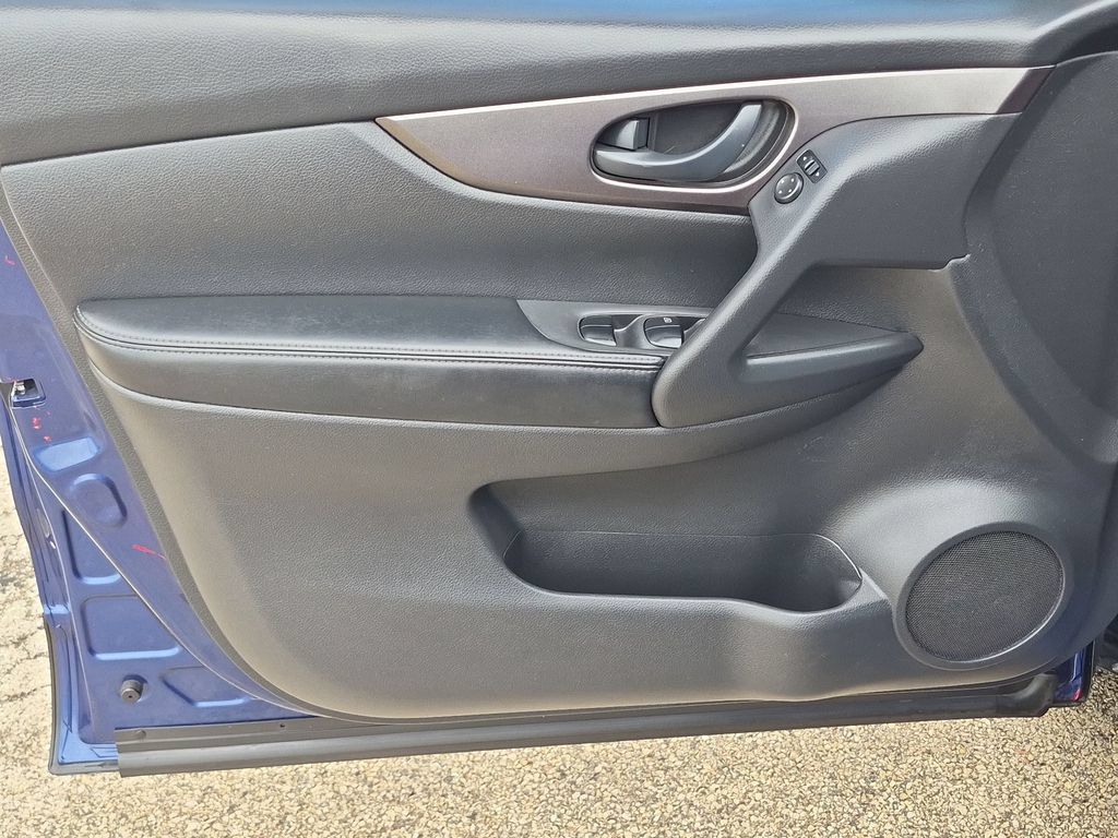 Used 2019 Nissan Rogue Sport S FWD image 18