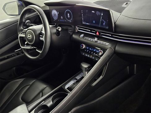 Used 2025 Hyundai Elantra Limited image 33