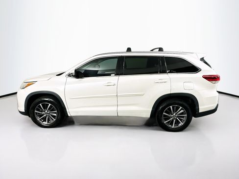 Used 2017 Toyota Highlander XLE FWD image 4