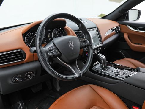 Certified 2022 Maserati Levante Modena image 19