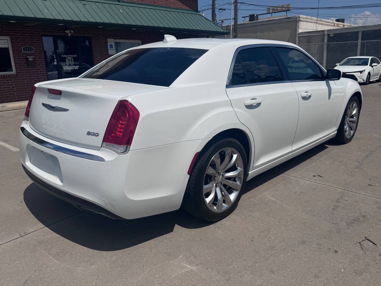 Used 2019 Chrysler 300 Touring L w/ Quick Order Package 22F RWD image 6