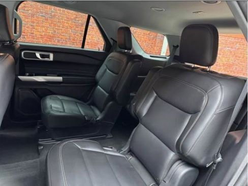 Used 2022 Ford Explorer XLT w/ Equipment Group 202A AWD/4WD image 11