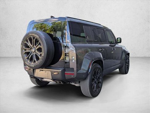 Used 2025 Land Rover Defender 110 image 5