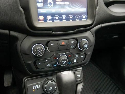 Used 2022 Jeep Renegade Latitude w/ Sun/Sound Group image 31