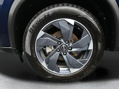 Used 2025 Nissan Rogue SV FWD image 24