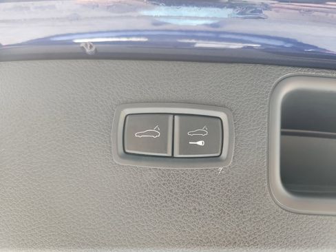 Certified 2023 Porsche Macan Turbo image 45