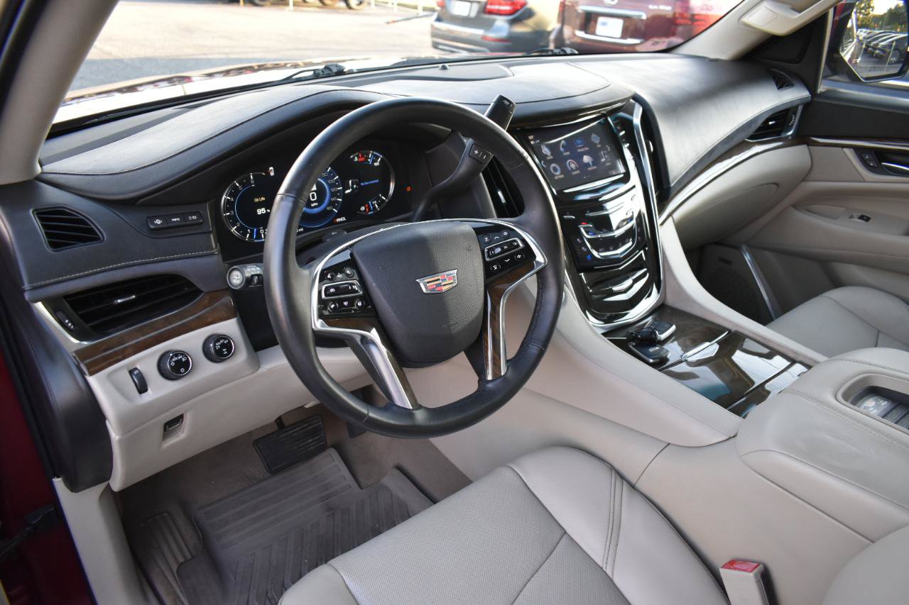 Used 2018 Cadillac Escalade Premium Luxury w/ LPO, Radiant Package AWD/4WD image 10