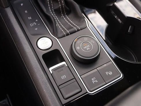 Certified 2023 Volkswagen Atlas Cross Sport SEL Premium R-Line image 21