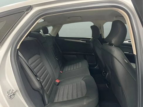 Used 2018 Ford Fusion SE w/ Fusion SE Technology Package FWD image 13