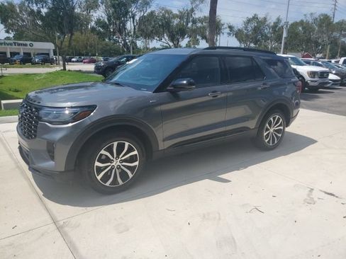 Certified 2025 Ford Explorer ST-Line AWD/4WD image 12
