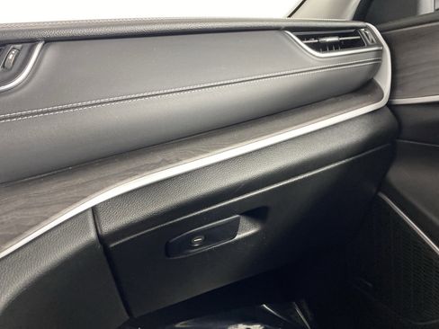 Used 2023 Jeep Grand Cherokee Limited image 32