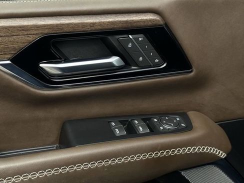 Certified 2025 GMC Yukon XL Denali Ultimate w/ LPO, Floor Liner Package AWD/4WD image 24