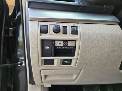 Used 2010 Subaru Outback 2.5i AWD/4WD image 20