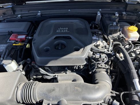 Used 2022 Jeep Wrangler Sport image 33