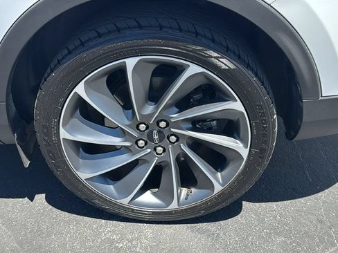 Used 2022 Lincoln Nautilus Reserve w/ Equipment Group 202A AWD/4WD image 9