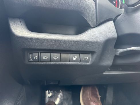 Used 2022 Toyota RAV4 XLE image 28